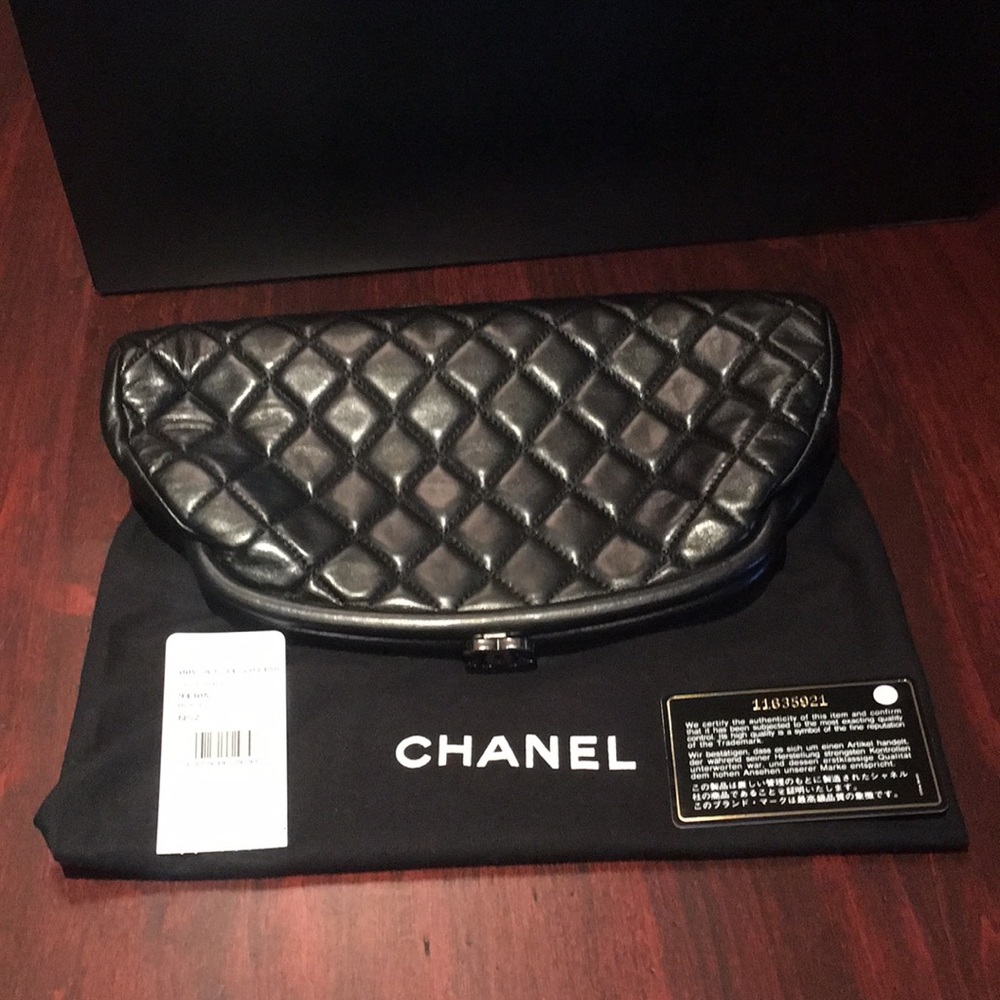 CHANEL LEATHER QUILTED CLUTCH